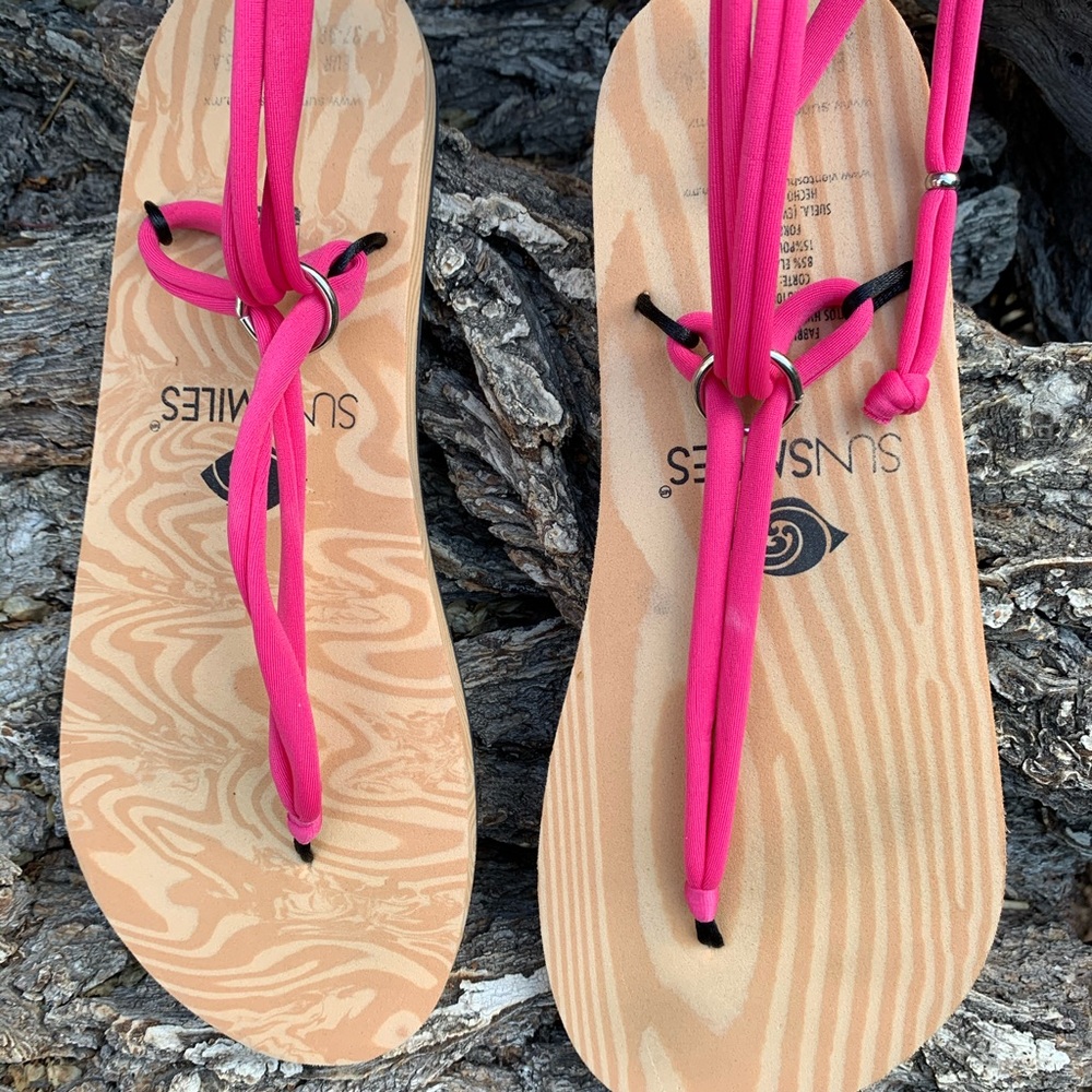 Sunsmiles Wood Grain Print Gladiator Sandals. - Picture 2 of 5